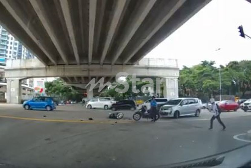 Cover Malu Atau Melatah Ramai Nak Tahu Apa Motif Bro Ni Bersilat Selepas Melambung Langgar Lampu Merah Viral Mstar