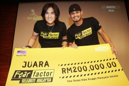 Dazrin Kamarudin dan Hairul Azreen muncul sebagai juara pada program realiti Fear Factor Selebriti Malaysia musim pertama. Foto FAIHAN GHANI