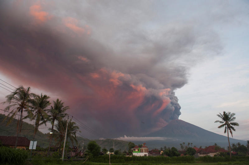 Gunung Agung Meletus Lagi Dunia Mstar