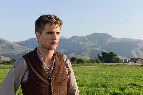 Robert Pattinson menyerlahkan lakonan yang lebih matang sebagai Jacob Jankowski dalam Water For Elephants.