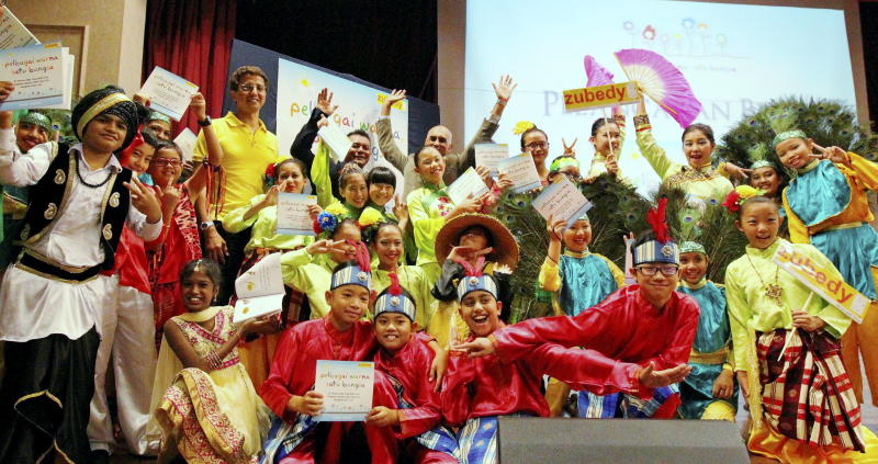 'Pelbagai Warna, Satu Bangsa' Buku Perpaduan Si Kecil Yang ...