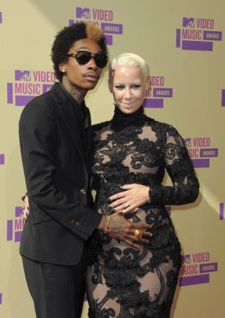 Wiz Khalifa dan tunangnya Amber Rose bakal mendapat cahaya mata tidak lama lagi. 