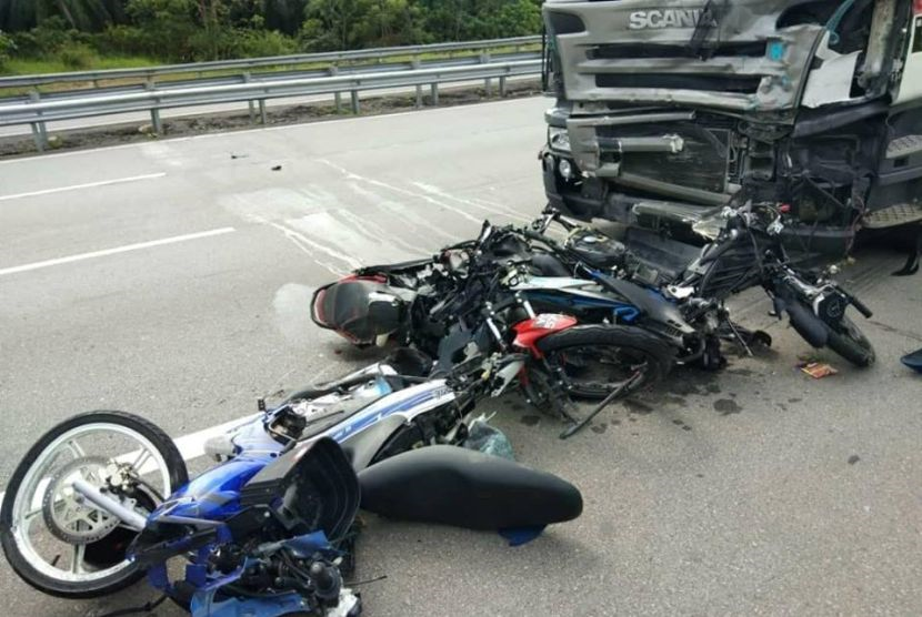 Seorang Maut Enam Parah Lori Rempuh Konvoi Motosikal Semasa Mstar