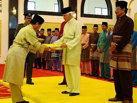 Hentikan tindakan politik keterlaluan - Sultan Azlan - Semasa  mStar