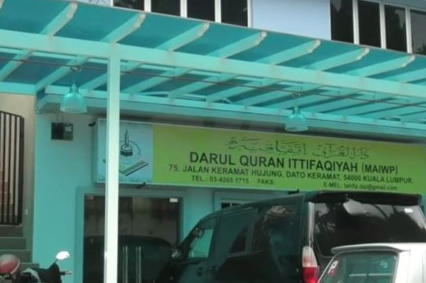 Gadis tetap anggap bapa hadiahkan beg tangan jenama mewah walau netizen  kata low class - “Setiap orang berbeza definisi bahagia” - Viral