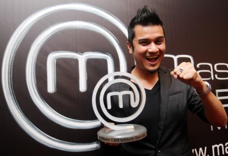 Fazley merangkul gelaran juara program MasterChef Selebriti Malaysia musim pertama. Foto AZHAR MAHFOF.