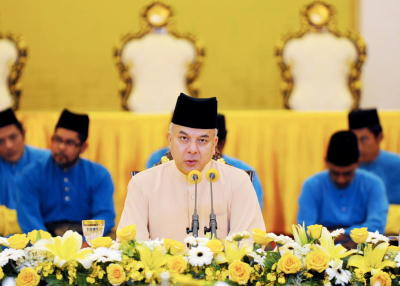 Pemangku Raja Perak Raja Dr Nazrin Shah berkenan menyampaikan titah ucapan pada Istiadat Meletak Kerja sempena Sambutan Ulangtahun Keputeraan ke-85 Sultan Perak, Sultan Azlan Shah di Istana Iskandariah di Kuala Kangsar, Perak, Selasa. -fotoBERNAMA