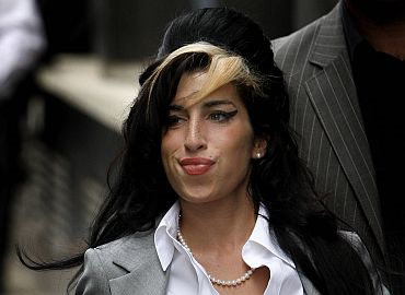 Winehouse mendapatkan khidmat bomoh dari Carribean untuk membantunya mengatasi masalah ketagihan - foto AP