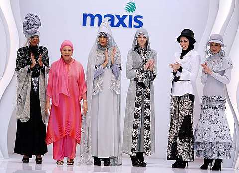 Hari kedua Minggu Fesyen Antarabangsa Malaysia (MIFW) 2010 pada Rabu bermula dengan pertunjukan fesyen muslimah Festival Fesyen Islam (IFF) Beauty in Modesty oleh sembilan pereka fesyen. - Foto THE STAR Oleh S.S.KANESAN