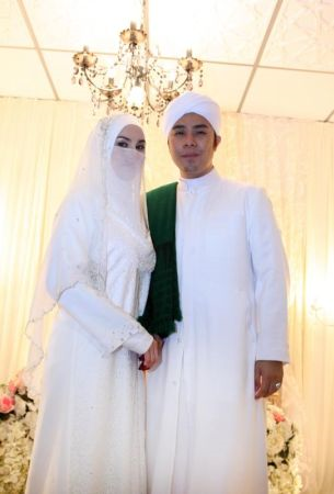 Adam dan Fiza mahu bercinta selepas berkahwin. Foto Ihsan UTUSAN MALAYSIA.