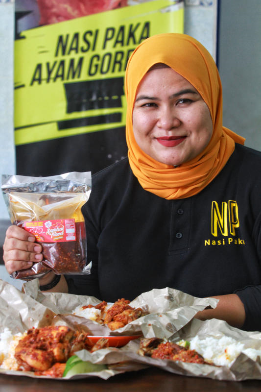 Mak aihhhh… Masak 3 jam, patut sambal Nasi Paka berhantu 