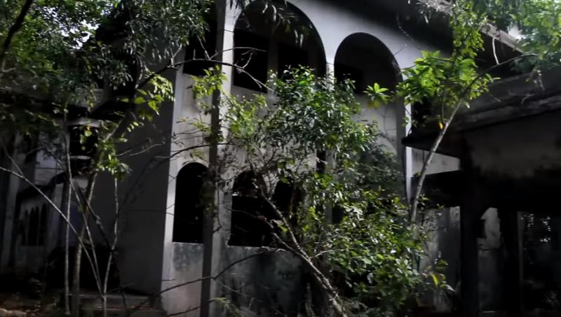 Bunyi orang menaip, dijenguk tiada manusia Kaki pemuda 