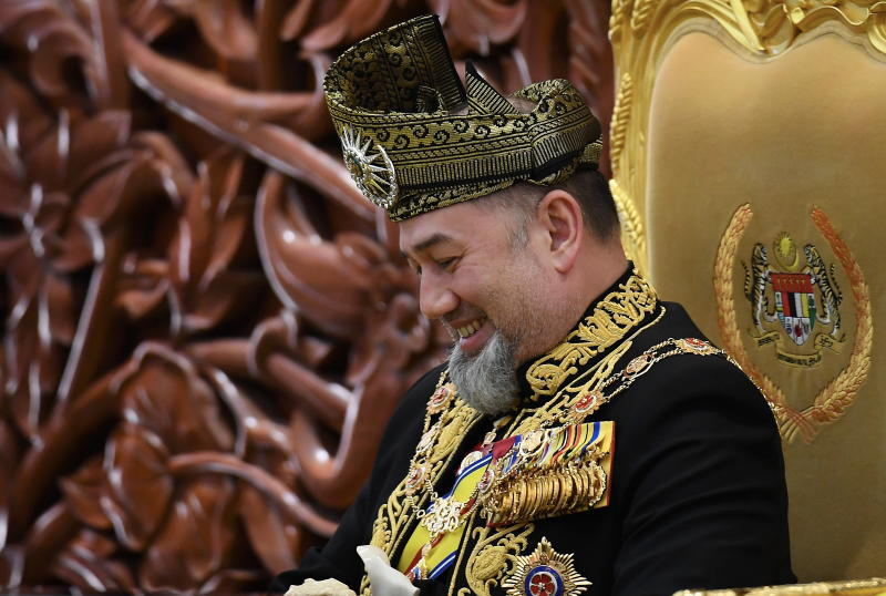 Yang di-Pertuan Agong Sultan Muhammad V letak jawatan - Semasa  mStar