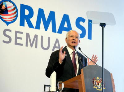 Perdana Menteri Datuk Seri Najib Tun Razak ketika membentangkan Laporan Tahunan Program Transformasi Negara di Auditorium Angkasapuri, malam Selasa. Beliau berkata fasa pertama Program Transformasi Kerajaan (GTP) yang melabuhkan tirainya tahun lepas mencatat pencapaian dan kejayaan nyata bagi kesemua tujuh Bidang Keberhasilan Utama Negara (NKRA) yang dilaksanakan demi kesejahteraan rakyat. -fotoBERNAMA