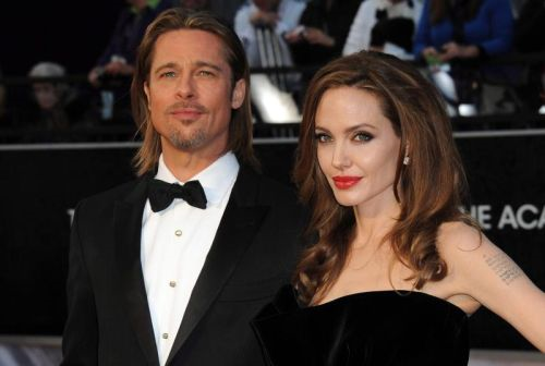 Brad Pitt dan Angelina Jolie mengejutkan peminat apabila mengakui telah mengikat tali pertunangan dan bakal berkahwin. 