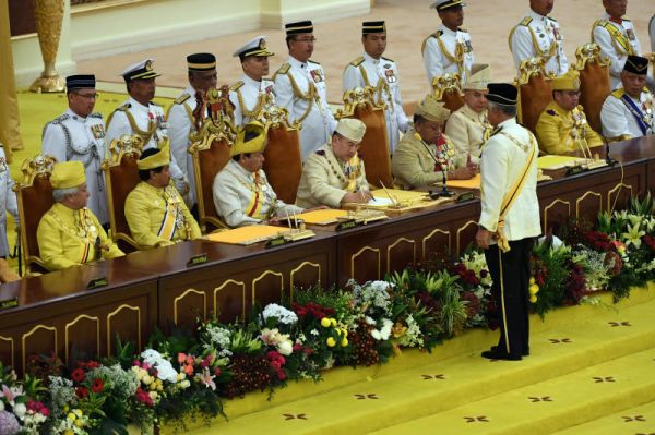 Sultan Muhammad V Lafaz Sumpah Jawatan Yang di-Pertuan Agong - Semasa