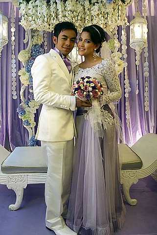 Raja Farah dan Megat Bashirun dinikahkan pada 12 November 2010, Jumaat, di Tropika, Bukit Jelutong. - Foto oleh BRIAN MOH