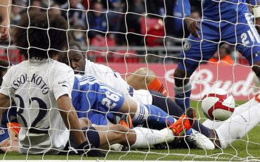 Benoit Assou-Ekotto telah menolak bola sebelum ia mencecah garisan gol.