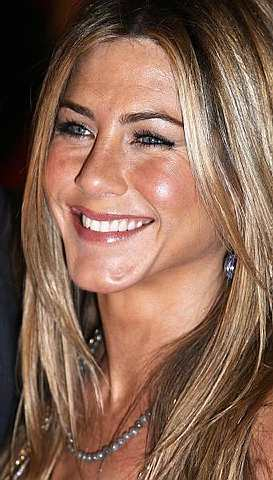 Bekas bintang siri 'Friends' Jennifer Aniston menghabiskan wangnya sehingga hampir 40,000 pound untuk mendapatkan potongan rambut baru dan servis dari pendandan rambutnya.
