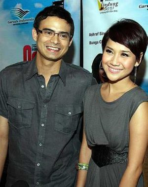 Ashraf Sinclair (kiri) bersama isterinya, Bunga Citra Lestari. - foto THE STAR oleh VICTOR K.K.NG