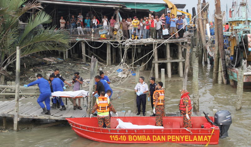 Hujan Emas Di Negeri Orang Hujan Batu Di Negeri Sendiri Rencana Mstar