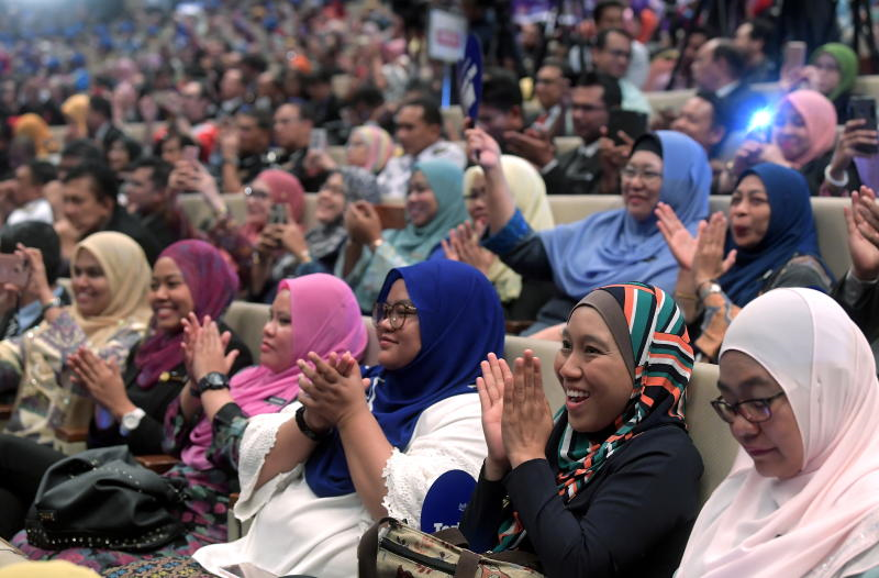 1 6 Juta Penjawat Awam Terima Kenaikan Gaji Tahunan Semasa Mstar