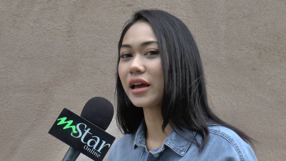“Uqasha Gadis Jujur, Nelydia Kuat Menangis” – Raysha Rizrose - Video ...