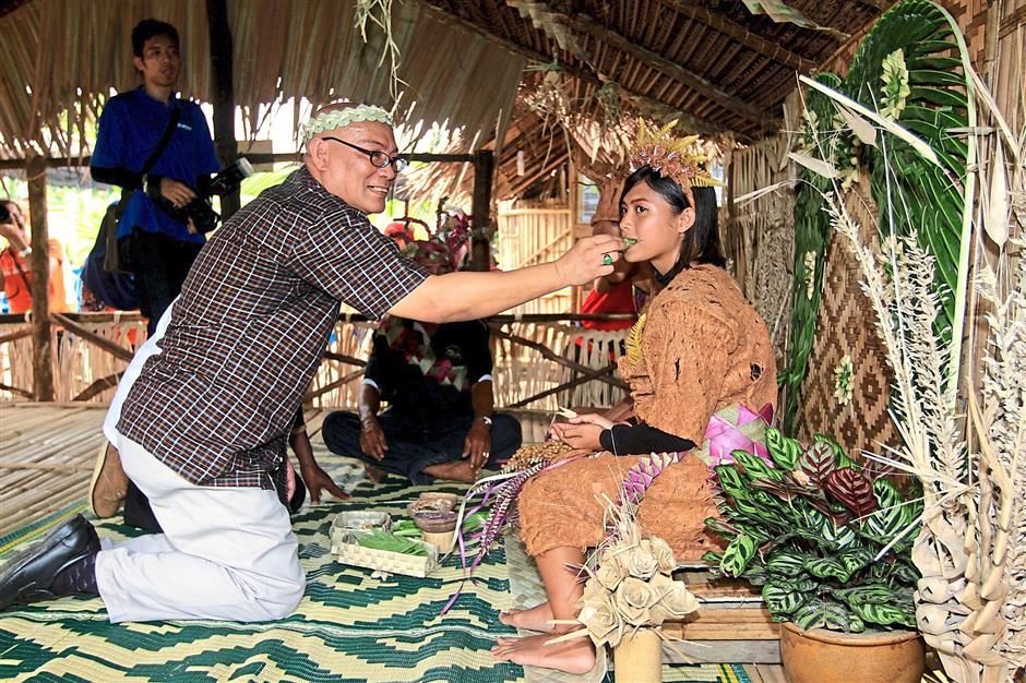 Asli orang suku kaum masyarakat orang