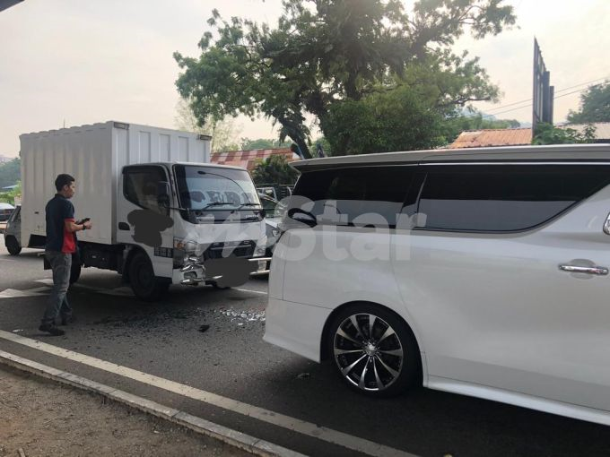 Berapa Kali Dia Nak Kena Marah Vellfire Remuk Dihentam Pemiliknya Ada Alasan Sendiri Ajak Pemandu Lori Lepak Mamak Viral Mstar