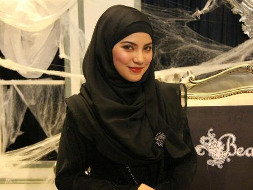 Nina Iskandar Komen Putus Tunang, Buka Tudung - Hiburan ...