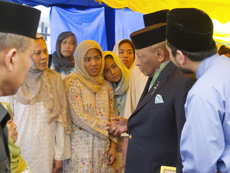 Sultan Pahang Ziarah Pusara Allahyarham Jamaluddin Jarjis Semasa Mstar