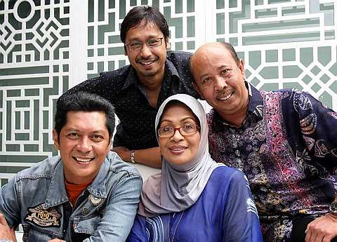 Shamsul Ghau Ghau (kiri), Khairul Anwar Salleh, Fauziah Nawi dan Zaibo ketika majlis pelancaran Raja Lawak 3 di Bangsar baru-baru ini.- foto The Star VICTOR K.K.NG