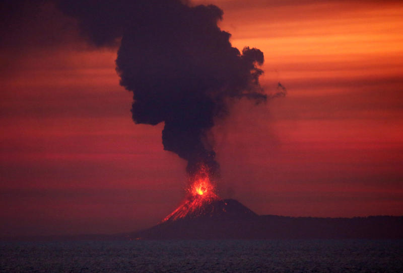 Pancutan lahar gunung  berapi Anak Krakatoa cetus tsunami  