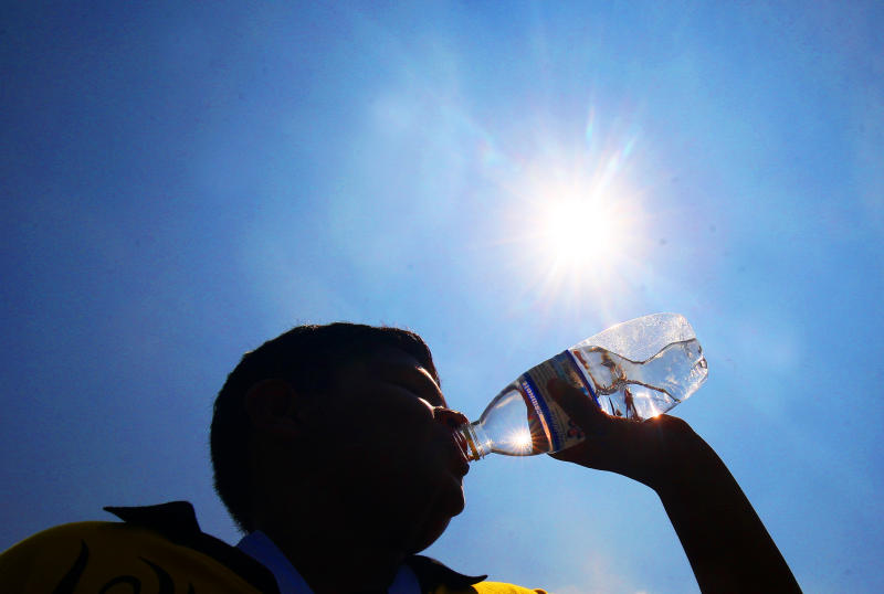 Hati-hati, terlalu banyak minum air kosong boleh ...