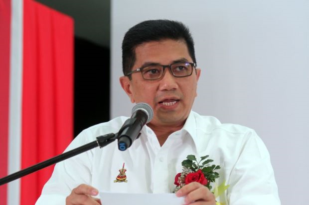 Lesen Diperlukan Untuk Jual Arak Di Kedai Ubat Cina Azmin Semasa Mstar