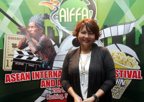 Raja Azmi Semakin Sunyi Selepas 6 Bulan Jadi Janda - Hiburan | mStar