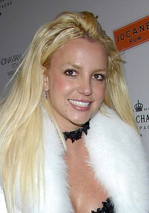 Britney dikatakan masih menghubungi bekas kekasihnya, Adnan dan meminta ingin berjumpa dengannya