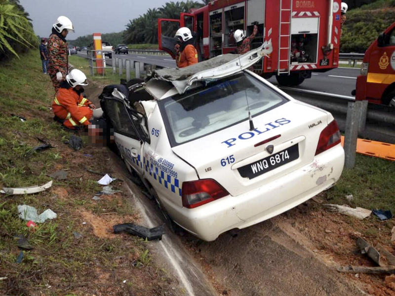 Dua polis maut kereta peronda terbabas - Semasa  mStar