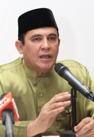 Datuk Yusof haslam melahirkan perasaan marah apabila lebih 70 peratus hasil filem berkenaan telah disebarkan di laman YouTube. Foto RAYMOND OOI