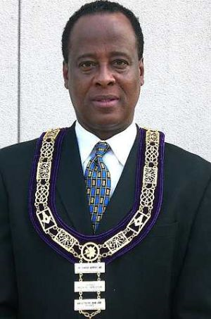 Ahli kardiologi, Dr. Conrad Murray ialah bekas doktor mendiang Michael Jackson. - foto REUTERS