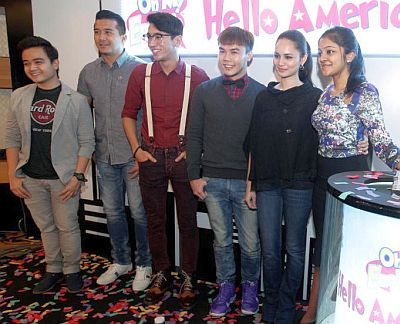 Barisan pelakon 'Oh My English!-Hello America'.