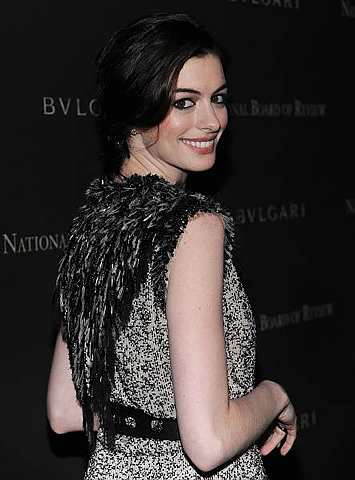 Aktres Hollywood Anne Hathaway sanggup menjadi pengasuh kedua anak perempuan, Presiden Amerika yang baru Barrack Obama. 
