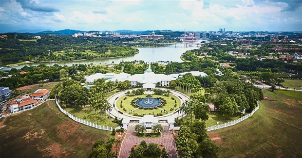 Putrajaya Bandar Pintar Dalam Taman Semasa Mstar