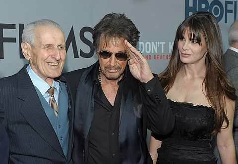 (Dari kiri ke kanan) Dr. Jack Kevorkian, aktor Al Pacino dan teman wanitanya, Lucila Sola ketika menghadiri filem HBO, 