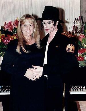 Debbie Rowe dan Michael Jackson sebelum mereka berpisah. - foto REUTERS