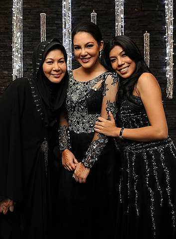  Erma fatimah, Umie Aida dan adik bungsunya, Betty Rahmad. Foto The Star Oleh MOHD SAHAR MISNI 