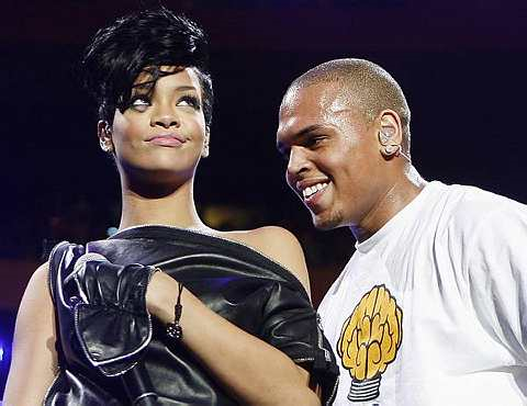 Saat indah bersama antara Rihanna dan penyanyi R&B Chris Brown. 