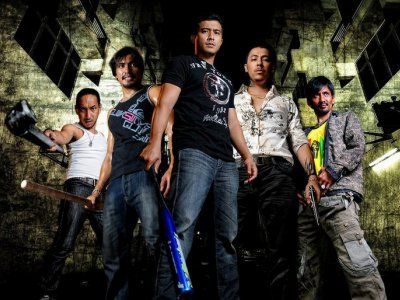 KL Gangster 2 manampilkan pelakon-pelakon mantap seperti Aaron Aziz, Adi Putra, Zizan Razak, Syamsul Yusof dan Soffi Jikan.