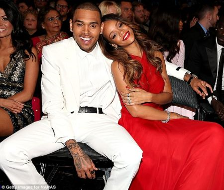 Rihanna dan Chris Brown semakin intim sejak akhir-akhir ini.