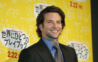 Bradley Cooper sangkal dia bakal memainkan watak pelumba basikal terkenal, Lance Armstrong dalam filem biografi bintang sukan yang mengalami zaman kejatuhan itu.